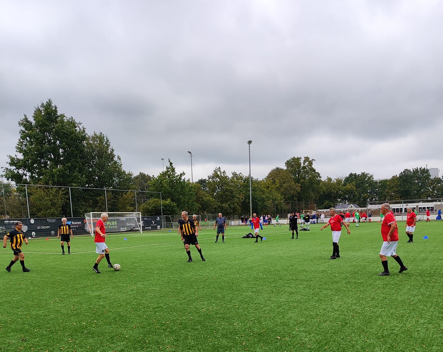 Wandelvoetballers in middenmoot